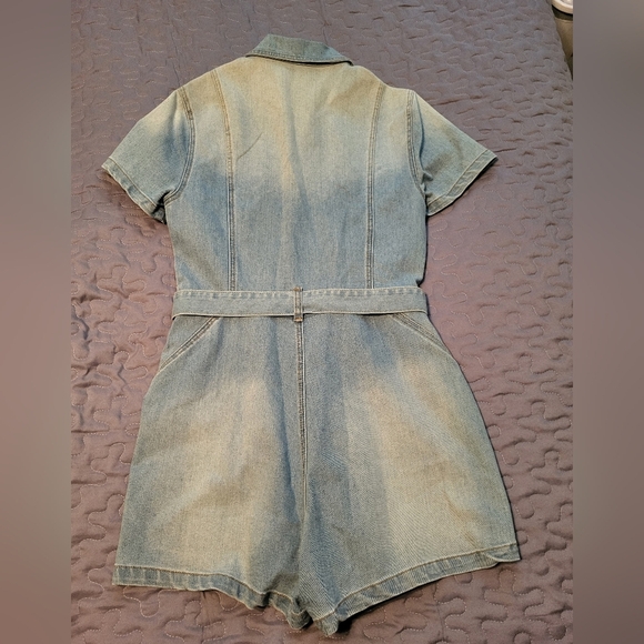 Venus Denim Short Sleeve Romper with Zip Front & Tie Waist, Size 8, Like New - Picture 9 of 9